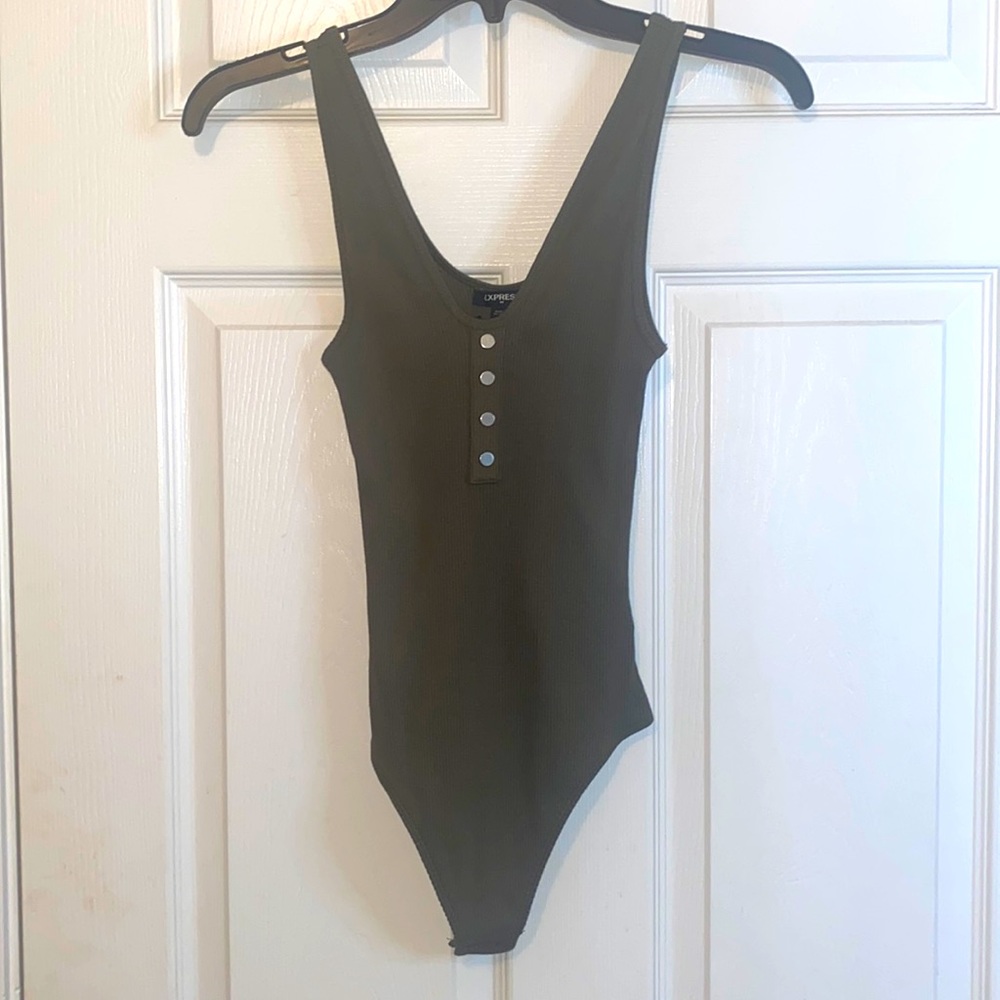 Express bodysuit with tag